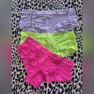 VS panties bundle (M) NWT